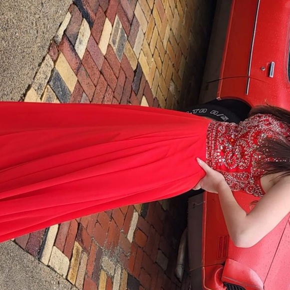 Long red formal dress - Picture 3 of 5